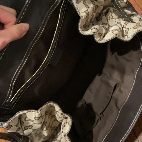 Authentic Gucci Monogram Queen Gold Bow Handbag - Picture 14 of 17